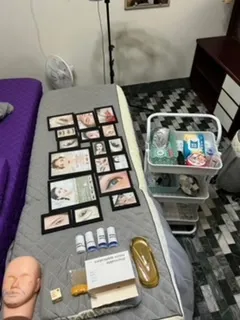 陳女工作室內使用自網路購得的醫美器材。移民署新北市專勤隊提供