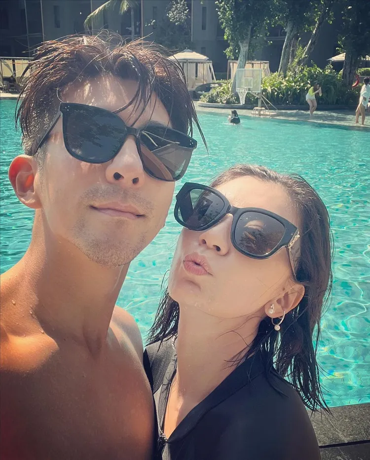 賈靜雯（右）和修杰楷夫妻感情甜蜜。翻攝alyssachia IG