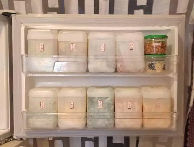 網友透露，可以製作成配料罐，大小完全適配冰箱門收納層。也是這張圖讓網友羨慕極了，直讚「好療癒」。《Costco好市多 商品經驗老實說》