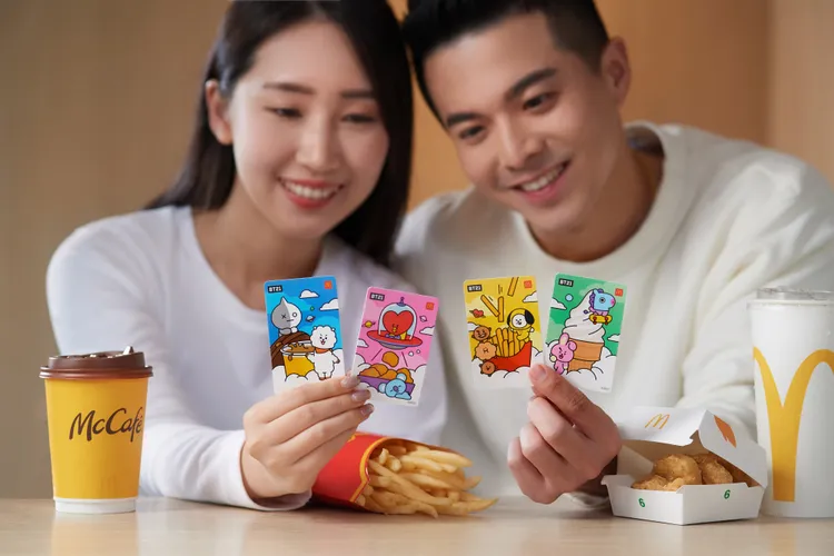 台灣麥當勞攜手LINE FRIENDS全球著名卡通IP「BT21」，於3/15開賣全新「BT21甜心卡」。業者提供
