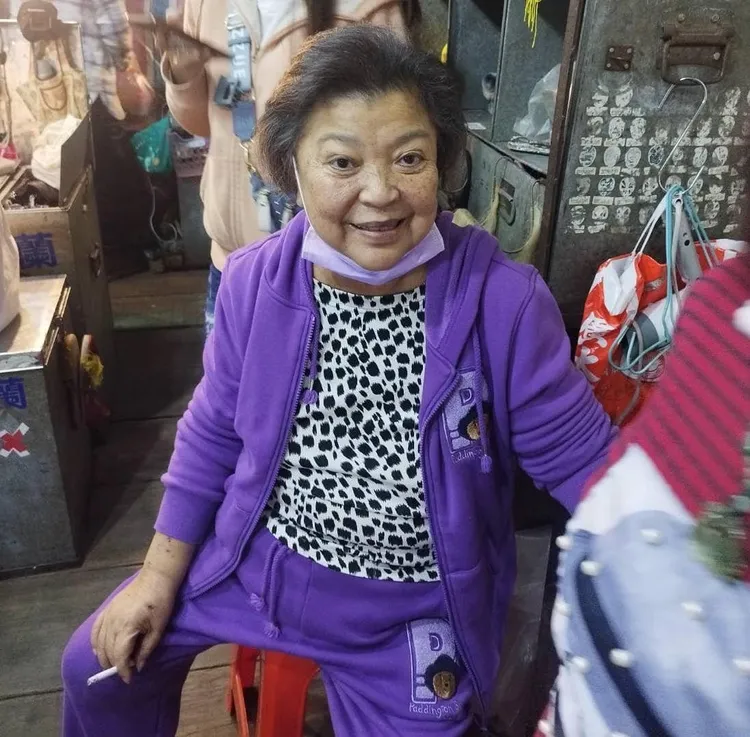 陳美雲去年12月探班子弟兵演出，精神奕奕。翻攝陳美雲歌劇團臉書