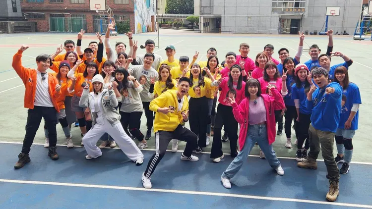 「粉絲同樂會」企劃邀請30位粉絲上節目。中視提供