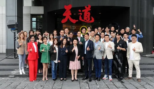 Gino《天道》大合照被擠到第3排 孫德榮連兩天砲火猛攻「吃相難看」