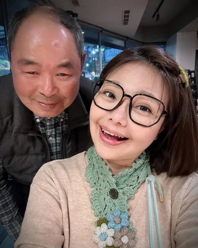 林嘉俐（右）和父親感情很好。大愛提供