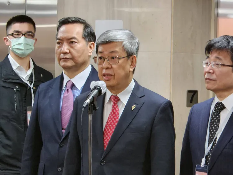 陳建仁今早受訪說明，政府明年將編列千億挹注勞保基金。施智齡攝