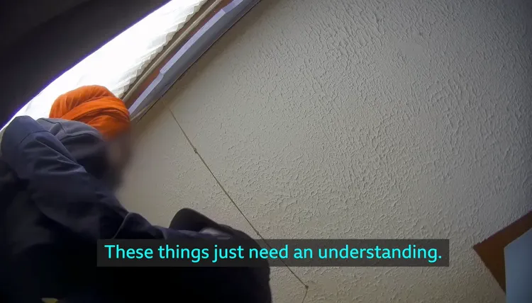 旅館房間面試時，經理直接要求發生關係。BBC