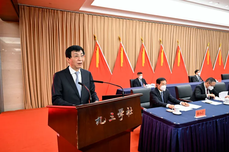 中共政治局常委王滬寧，預計將接下全國政協主席一職；圖為王滬寧去年12月在九三學社第12次全國代表大會於北京的開幕會上，代表中共中央致賀詞。新華社