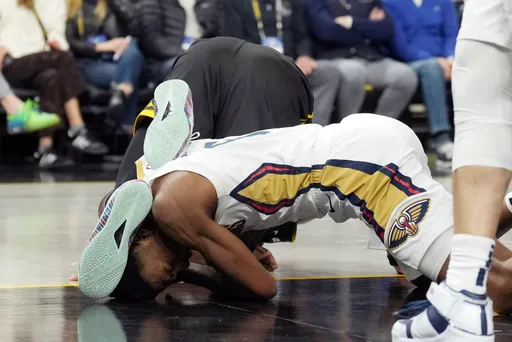 快看火爆影片!勇士「追夢綠」繼踹蛋後又有狠招 使出剪刀腳直接攻頭