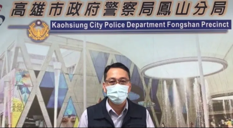 鳳山分局偵察隊長黃錦富說明案情。讀者提供