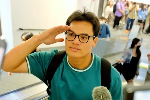 球迷敬禮送機！張育成搭機返美　談經典賽「台灣未來奪冠沒問題」