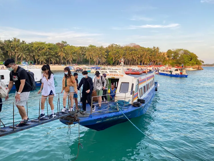 抵達卡提克蘭機場後需搭船前往長灘島。陳怡文攝