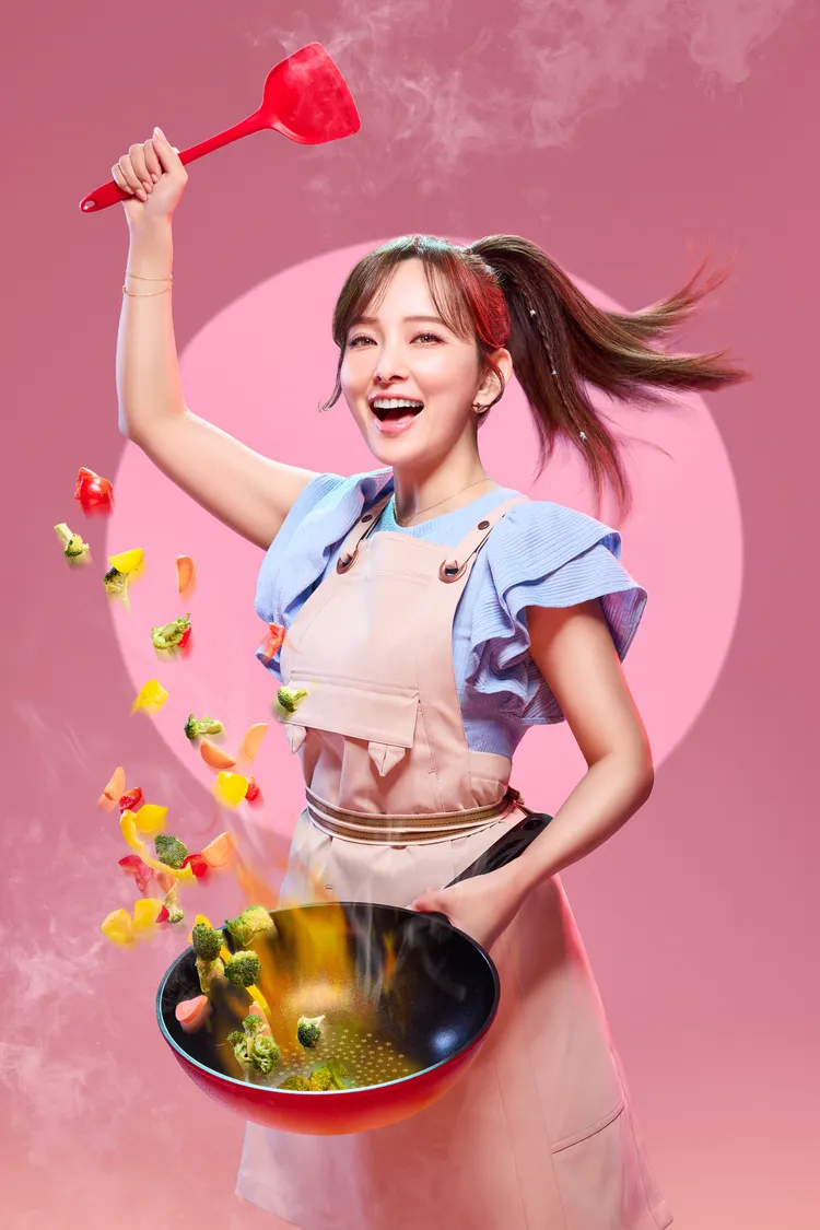 愛紗擁有2分鐘完成3盤菜的快炒技藝。火種娛樂提供