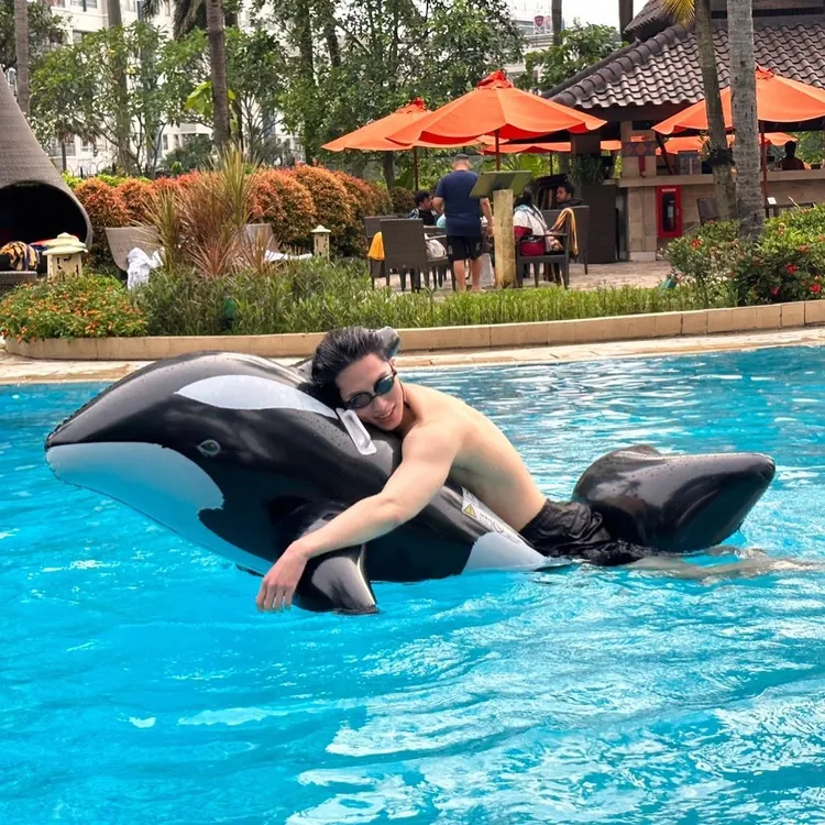 李宰旭在IG分享游泳照，大秀好身材。翻攝李宰旭IG