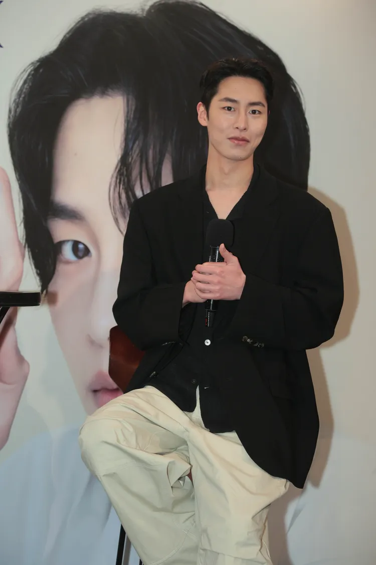 李宰旭私下喜歡做菜，拿手料理是義大利麵。彭欣偉攝