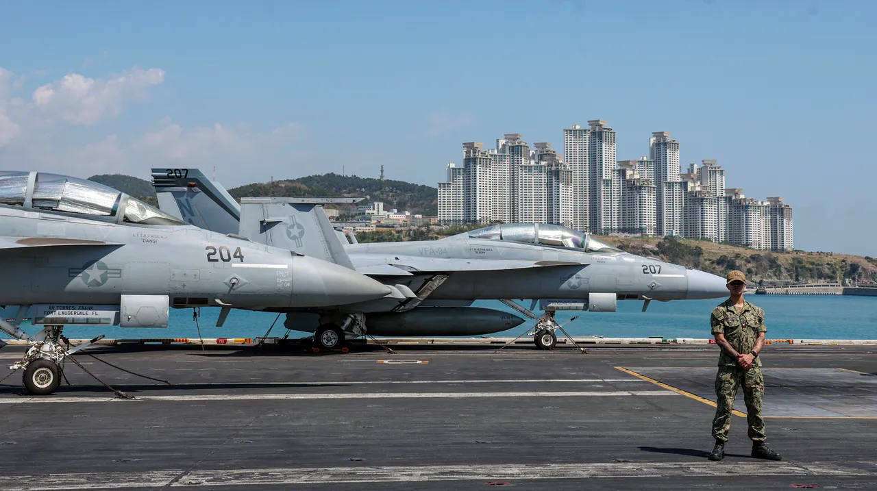 尼米茲艦上的F/A-18戰機。美聯社