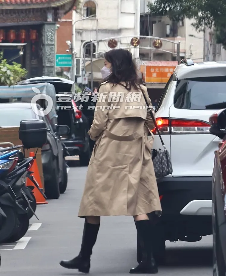 莫約半小時後，楊智惠也抵達餐廳。特勤中心攝