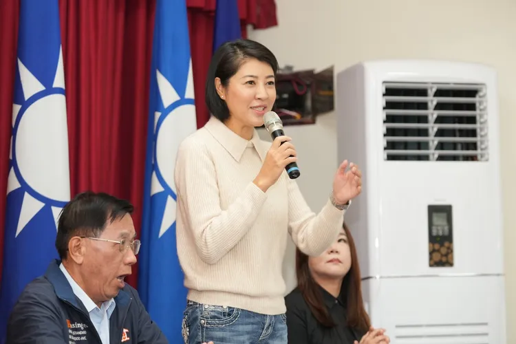 許淑華批評蔡培慧是「小英女孩」，100%聽從黨意。國民黨南投縣黨部提供