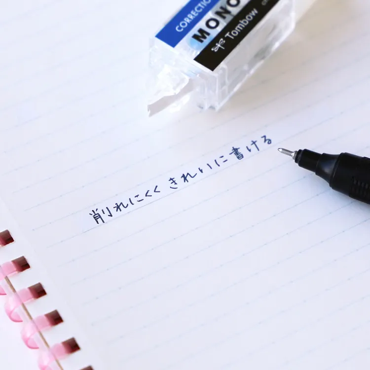 2023日本文房具大賞「修正賞」冠軍「Tombow MONO口袋型修正帶」。誠品書店提供