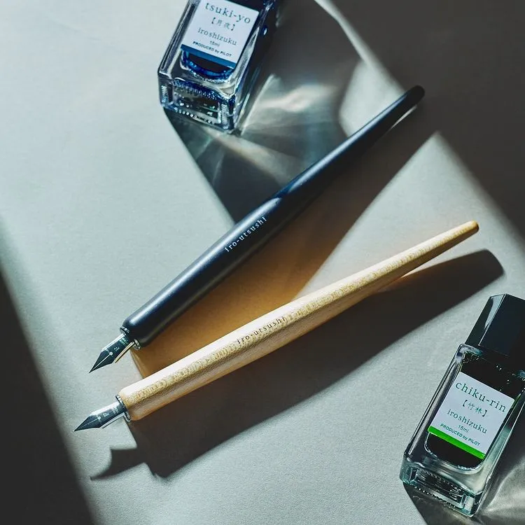 2023日本文房具大賞年度最大獎「金獎」由「PILOT iro-utsushi 木質沾水筆」勝出。誠品書店提供