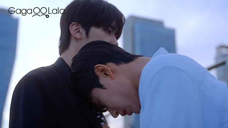 宰漢（右）攜手藝燦漫畫改編韓腐《愛箭穿心》，戲裡戲外大方放閃。GagaOOLala提供