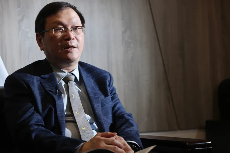 論及傳染病防治法能否如期完成修法，莊人祥語帶保留。林林攝