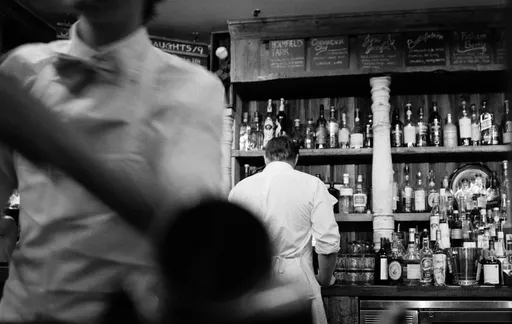 魔術師玩撲克灌辣妹喝酒 激吻開房挨告性侵!因為這鐵證逆轉判囚