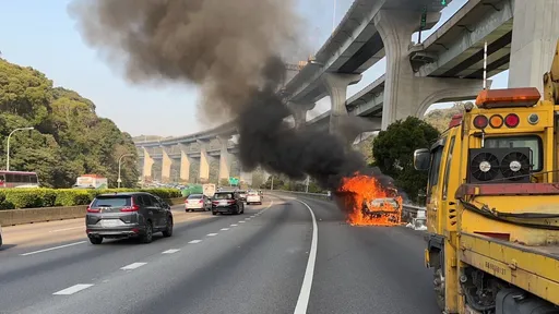 國1火燒車5人驚險逃生 烈焰濃煙阻視線!釀3公里大塞車