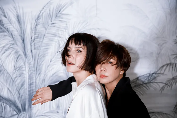 李心潔（左）與于子育是多年好友。滾石唱片及小黃花基金提供