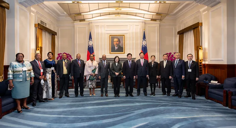 蔡英文與史瓦帝尼王國總理戴克禮訪團合影。總統府提供