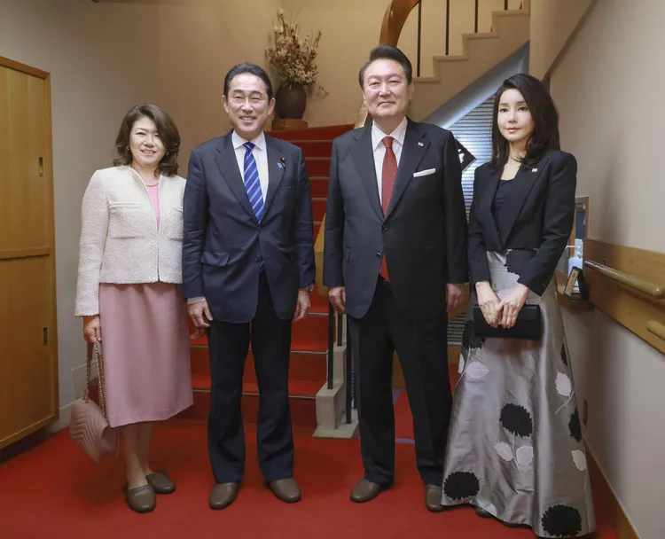 岸田文雄與妻子裕子16日款待尹錫悅與其妻子金建希，共進晚餐。路透社