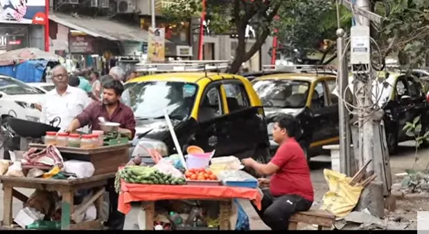 鍾明軒體驗印度生活。引自鍾明軒YT