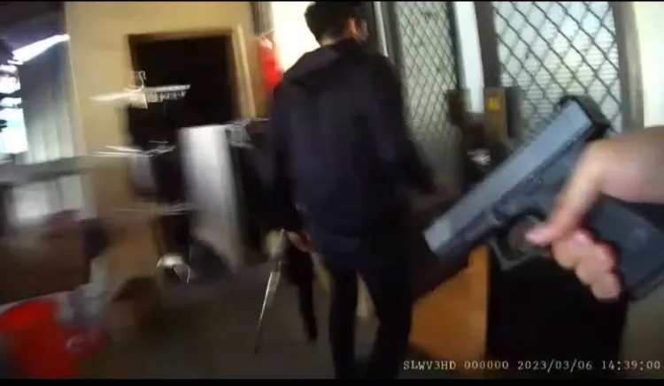 警方荷槍實彈展開攻堅營救行動。警方提供