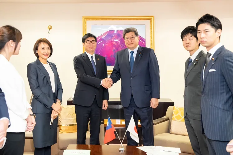 陳其邁今早拜會自民黨核心幹部「黨三役」之一的政務調查會會長、友台眾議院議員萩生田光一。讀者提供