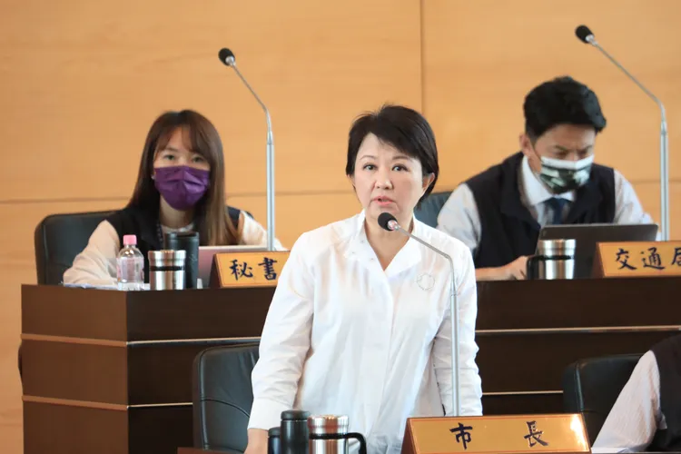 台中市長盧秀燕說，台中巨蛋分秒必爭，市民都在等。市府提供