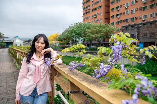 兒童連假賞花去!新北鴨母港溝百花迎春 紫藤花爭豔綻放