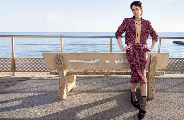 香奈兒近日釋出的全新春夏形象廣告，由美國女星克莉絲汀史都華擔任主角。品牌提供