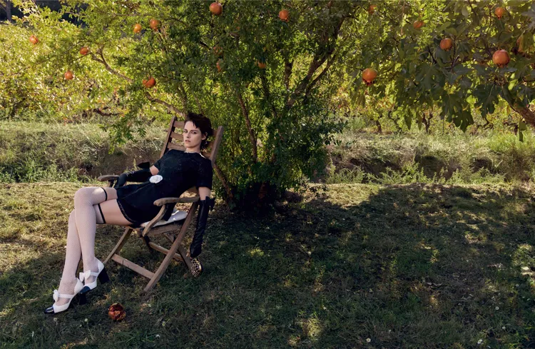 香奈兒藝術總監維吉妮維婭也親口認定，克莉絲汀史都華是最能讓她聯想到香奈兒女士的人。品牌提供