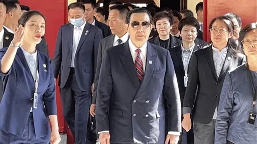 她讚馬英九「這個男人太狠了」！　脫口這4字：綠營失智列車再度翻車