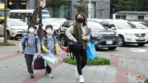 今本土10090、明有望跌破萬例　羅一鈞曝下波鬆綁關鍵時機