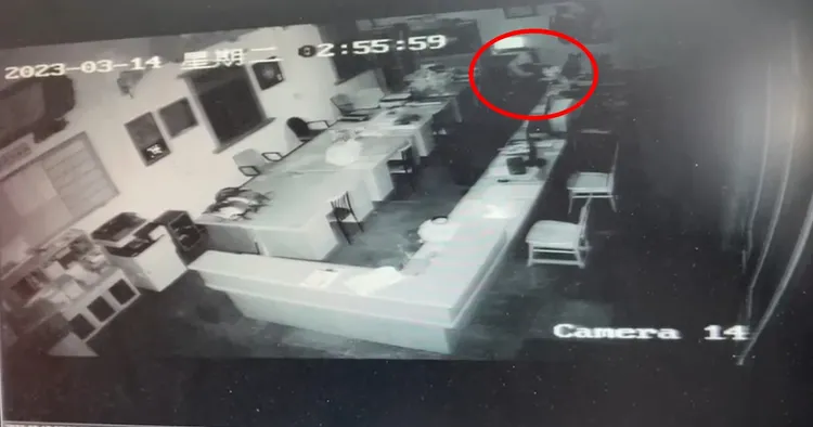 黃男潛入聖德宮管委會辦公室行竊。翻攝畫面