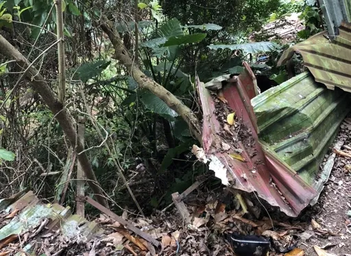 中和阿北骑机车三贴失控　冲破路边铁皮围篱！酿1死2伤