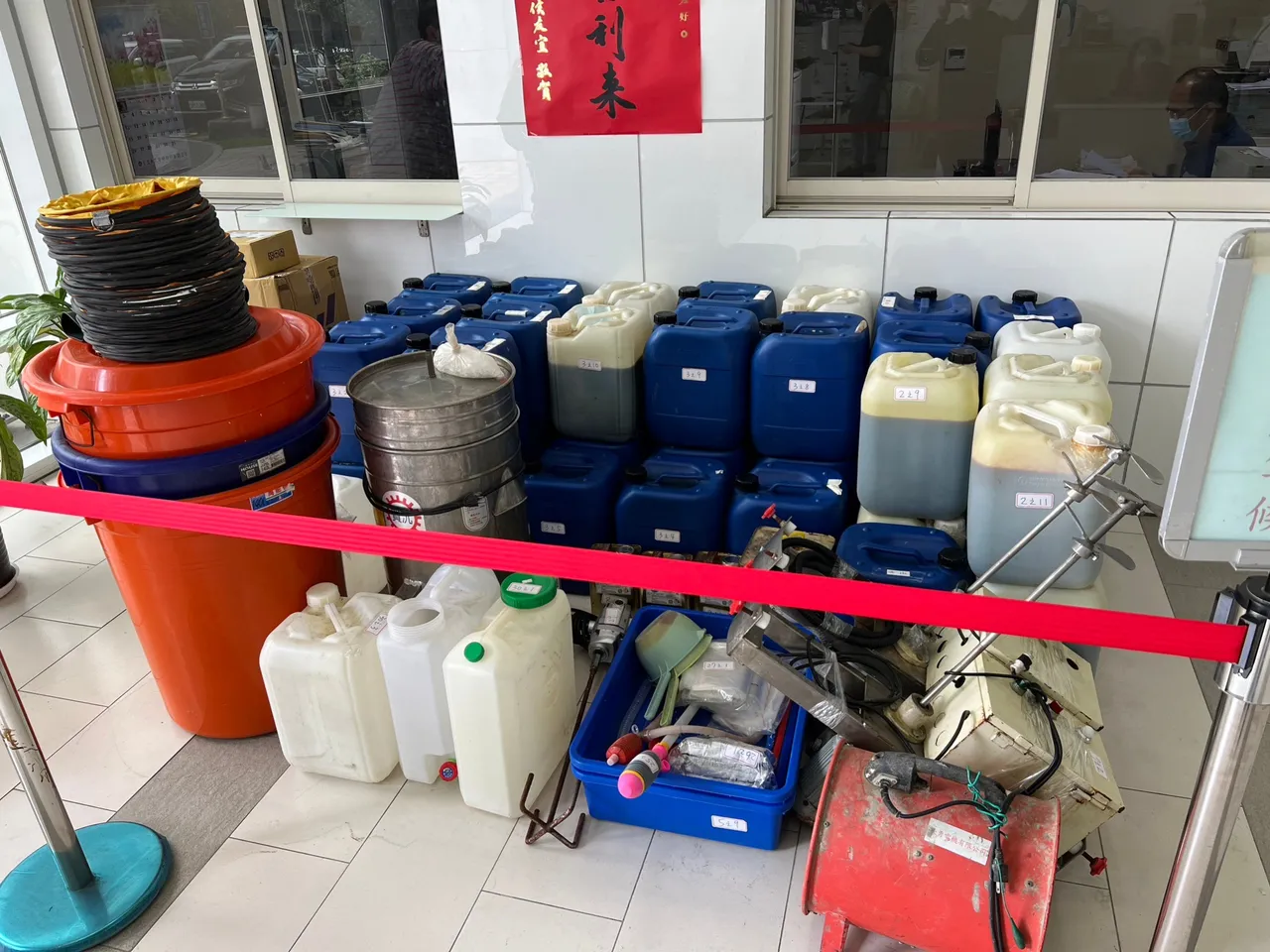 警方查扣的證物。翻攝畫面