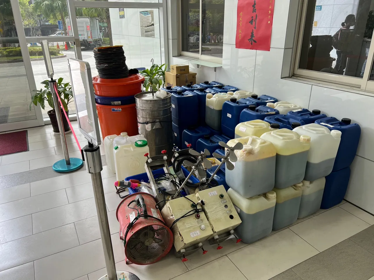 葉男承租民宅，充當作製毒工廠。翻攝畫面