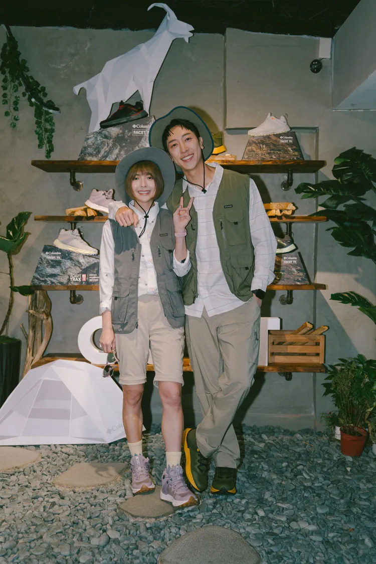 Columbia春夏新品Silver Ridge™Utility Lite超防曬UPF50快排長袖襯衫比塗抹防曬乳方式更能達到防曬效果且環保，部分使用回收材質製作兼顧透氣舒適還能友善環境。品牌提供