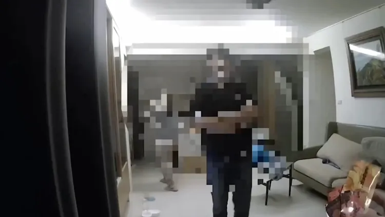 劉男染有毒癮，又經常與母親口角，母親忍受不住，向警方舉發。翻攝畫面