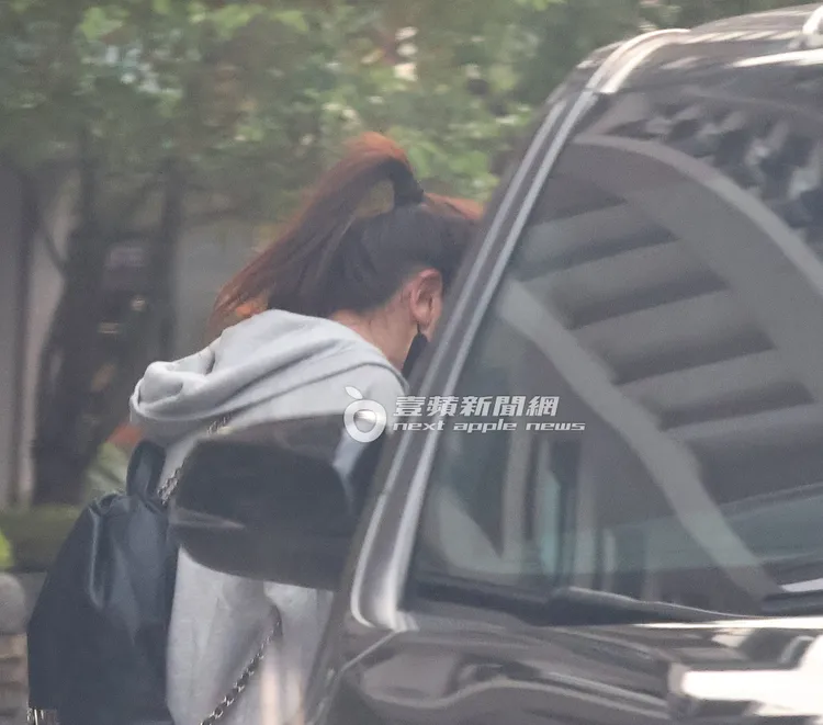 李晶晶上完舞蹈課，準備上車返家。特勤中心攝
