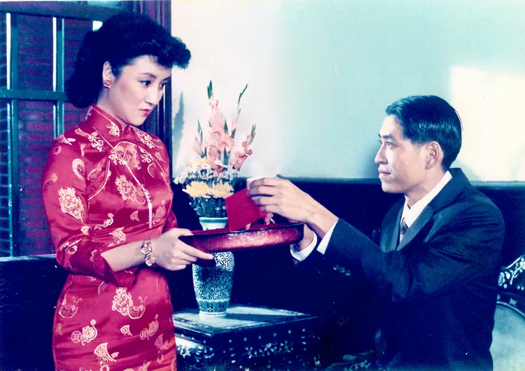 陳秋燕（左）片中嫁柯一正後陷入痛苦。海鵬影業提供