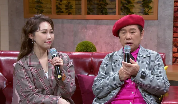 黃露瑤(左)希望爸爸不要把錢花她身上。年代提供