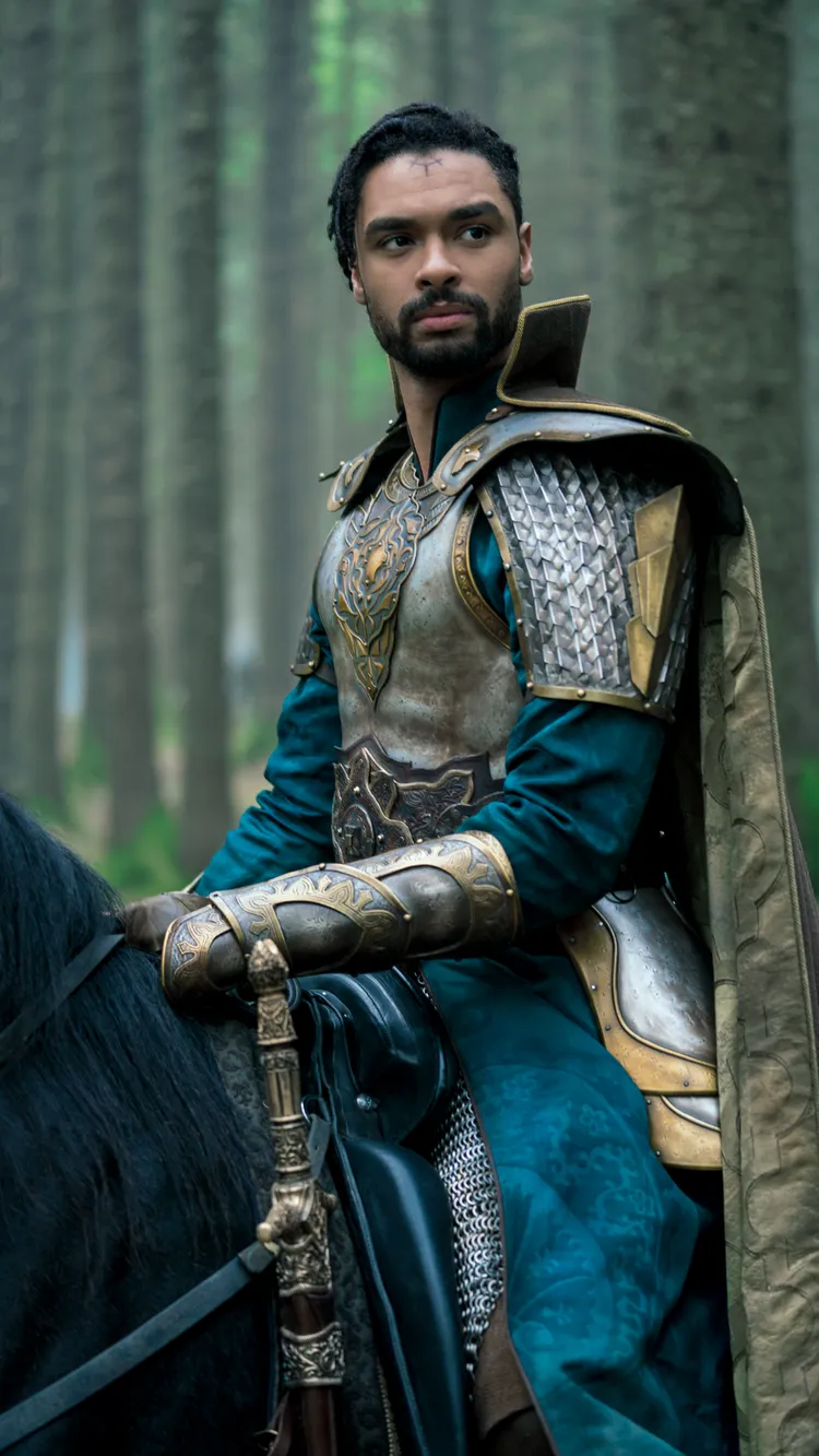 英挺帥氣的雷吉尚佩吉片中扮演「聖騎士贊柯」。派拉蒙影業提供