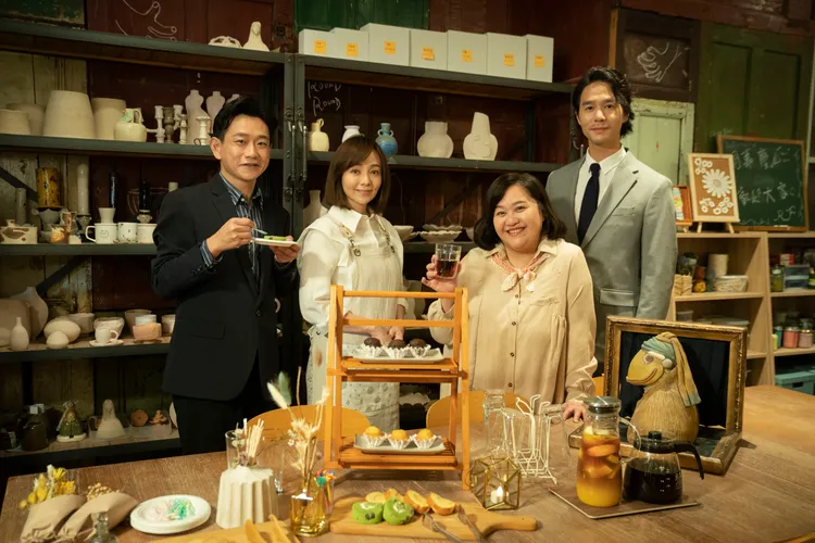 季芹（左二）劇中嫉妒閨蜜身材外表比不上自己但生活卻能優於自己，對方老公丁春誠還比自己的老公陳家逵更高、更帥、職位更高。愛奇藝國際站提供